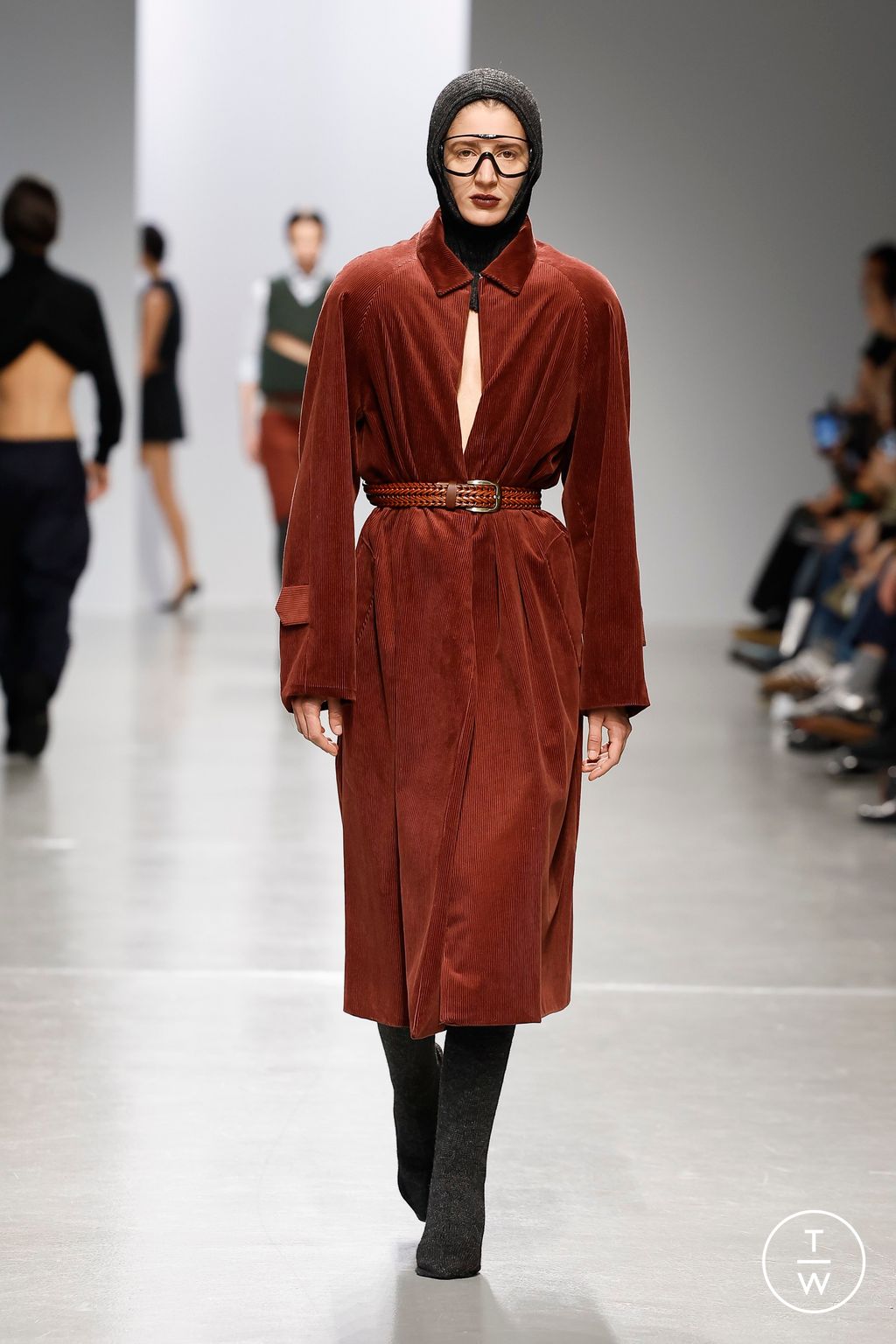 Fashion Week Paris Fall/Winter 2024 look 8 de la collection Duran Lantink womenswear