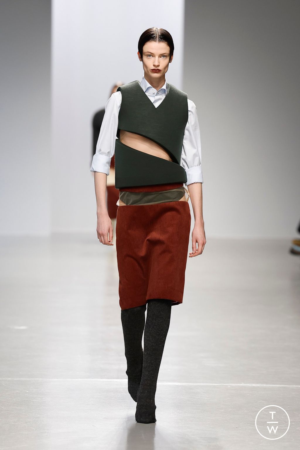 Fashion Week Paris Fall/Winter 2024 look 9 de la collection Duran Lantink womenswear