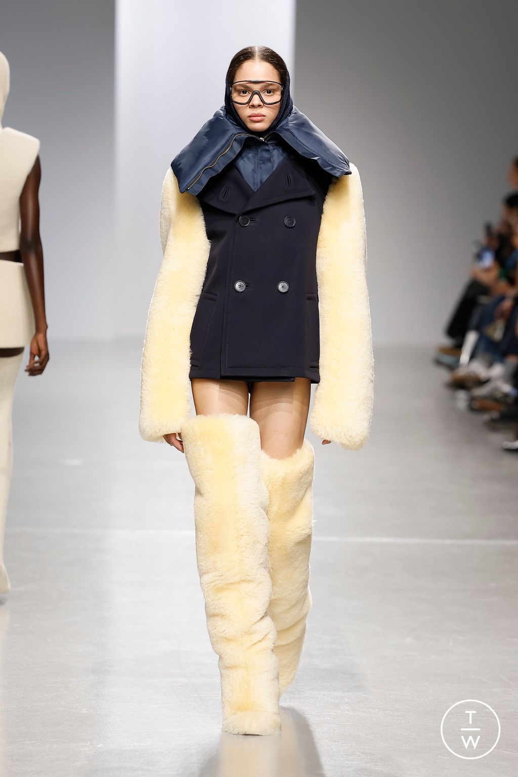 Fashion Week Paris Fall/Winter 2024 look 20 de la collection Duran Lantink womenswear