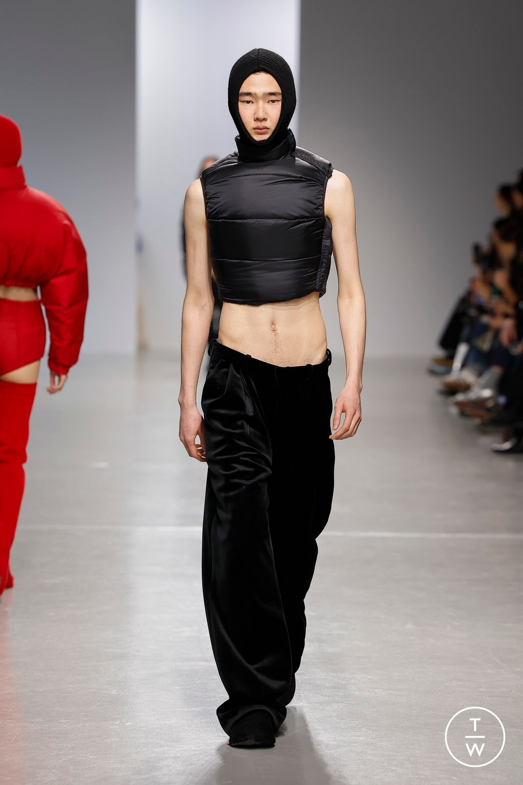 Fashion Week Paris Fall/Winter 2024 look 27 de la collection Duran Lantink womenswear