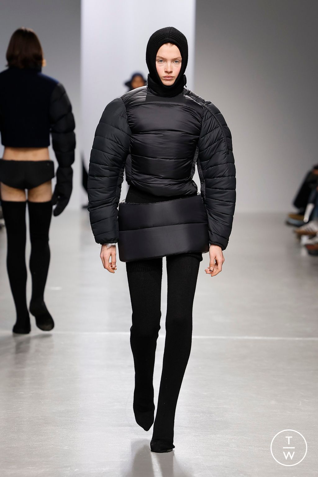 Fashion Week Paris Fall/Winter 2024 look 29 de la collection Duran Lantink womenswear