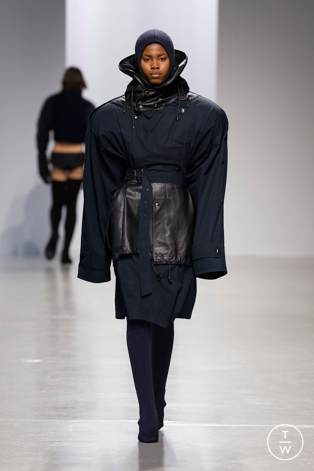Fashion Week Paris Fall/Winter 2024 look 30 de la collection Duran Lantink womenswear