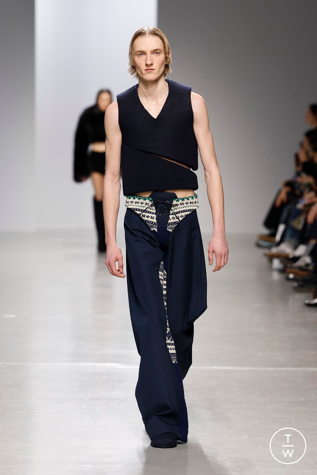 Fashion Week Paris Fall/Winter 2024 look 35 de la collection Duran Lantink womenswear