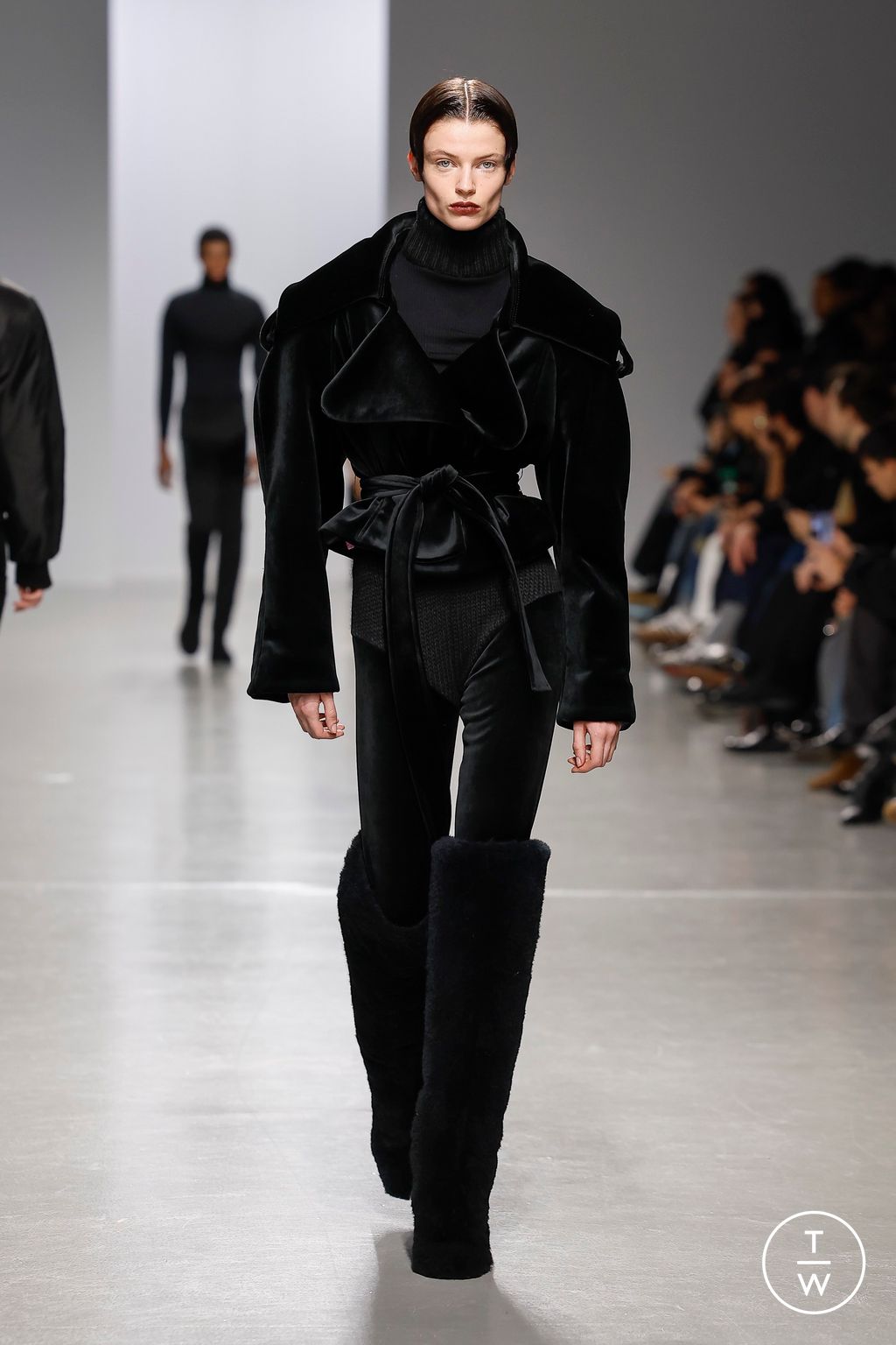 Fashion Week Paris Fall/Winter 2024 look 38 de la collection Duran Lantink womenswear