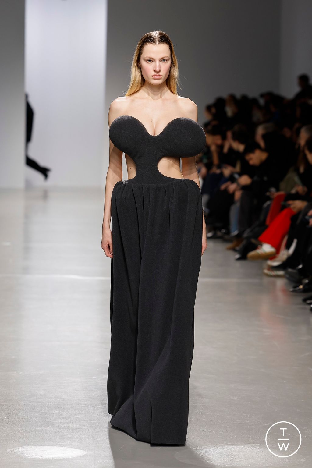 Fashion Week Paris Fall/Winter 2024 look 40 de la collection Duran Lantink womenswear