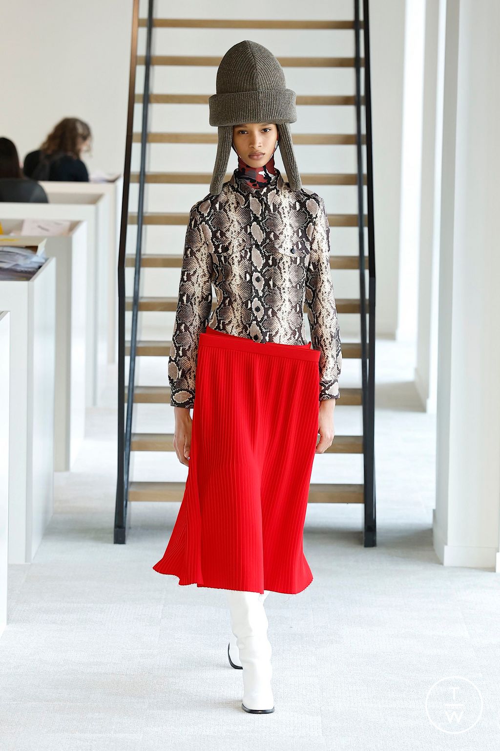 Fashion Week Paris Fall/Winter 2025 look 16 from the Duran Lantink collection womenswear