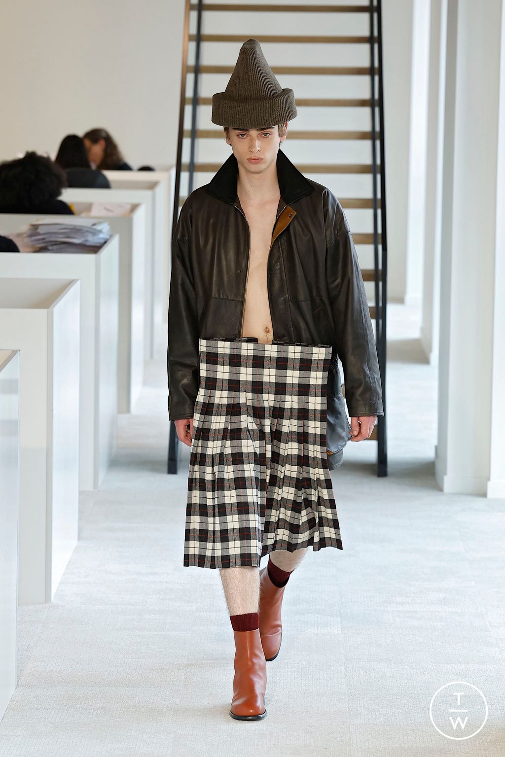 Fashion Week Paris Fall/Winter 2025 look 30 from the Duran Lantink collection womenswear