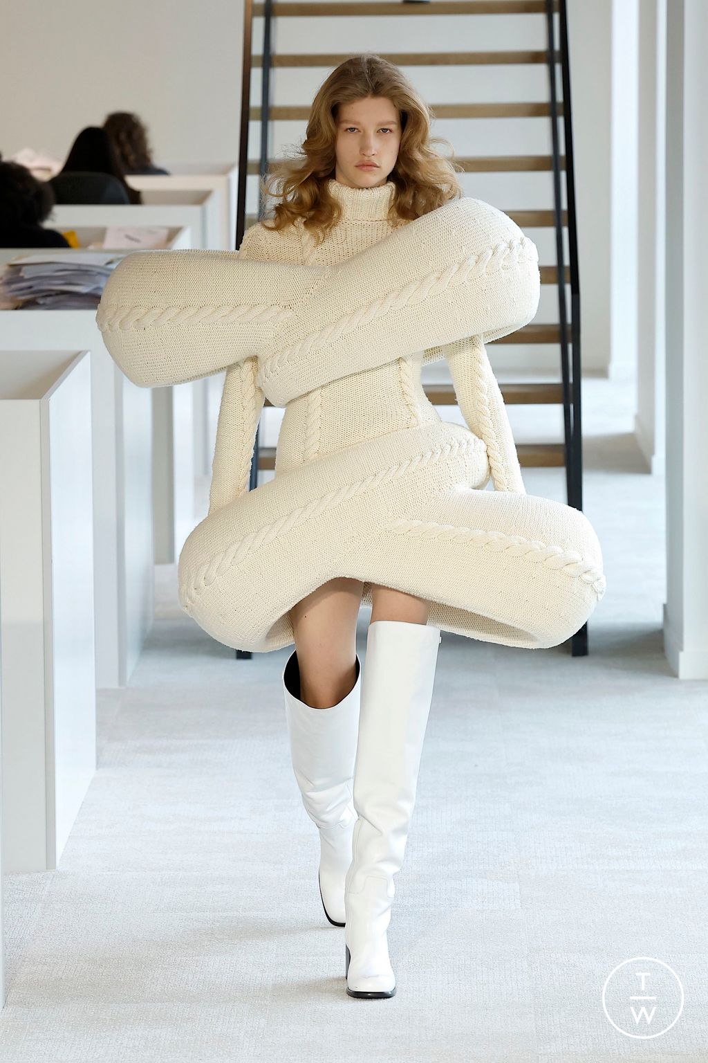 Fashion Week Paris Fall/Winter 2025 look 32 de la collection Duran Lantink womenswear