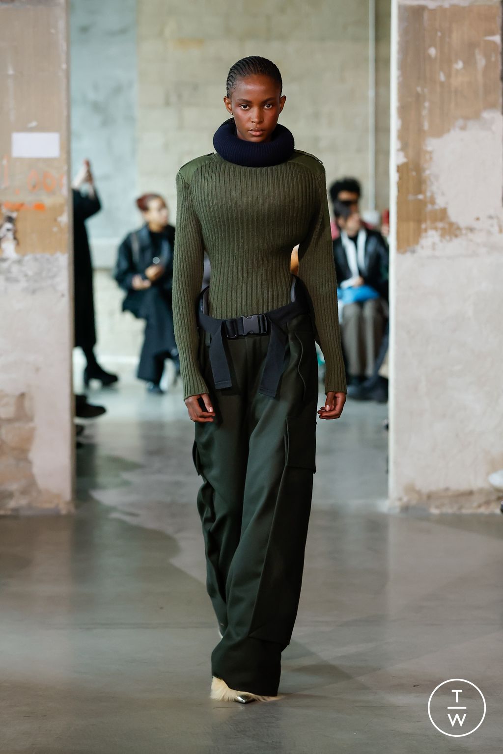Fashion Week Paris Fall/Winter 2023 look 3 de la collection Duran Lantink womenswear