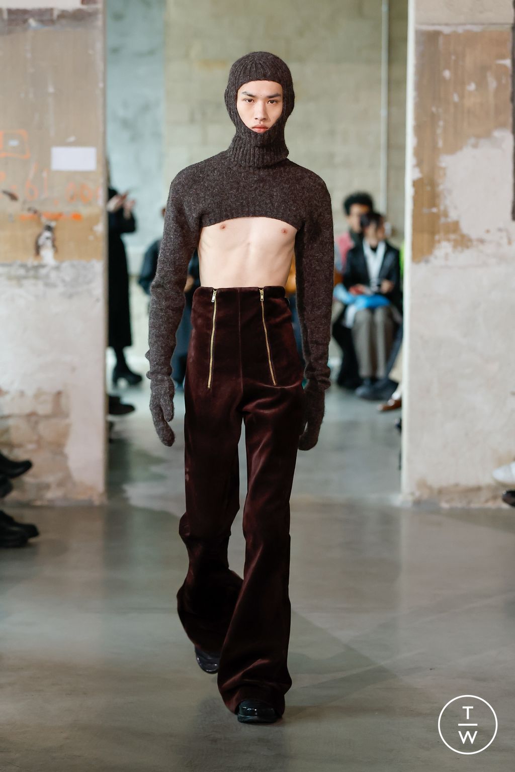 Fashion Week Paris Fall/Winter 2023 look 6 de la collection Duran Lantink womenswear