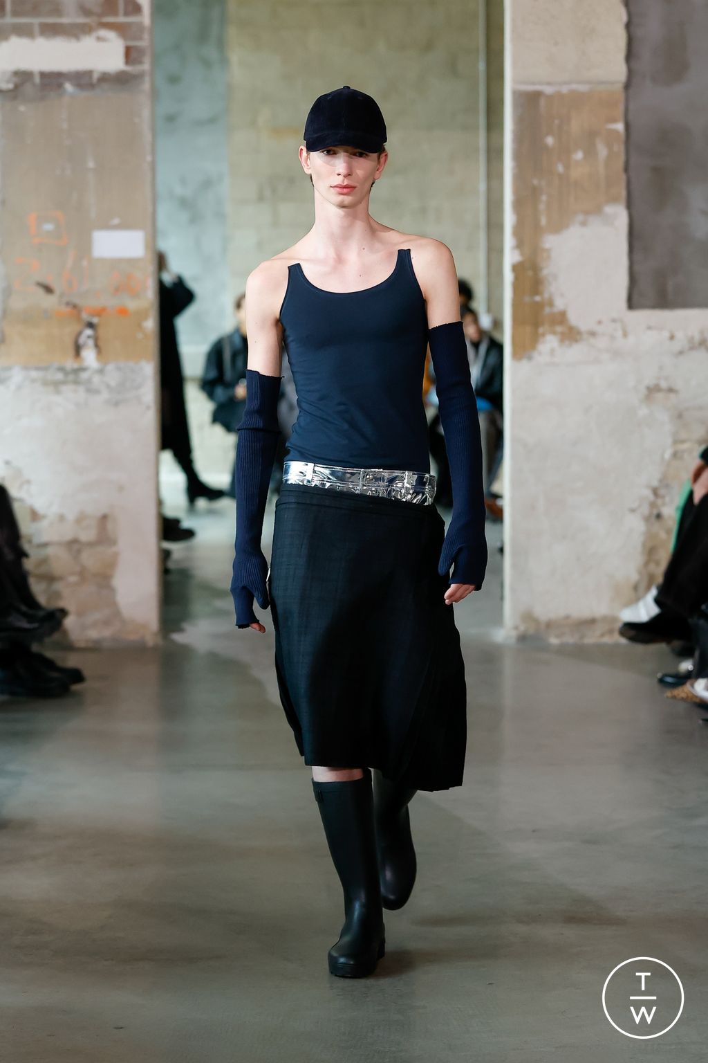 Fashion Week Paris Fall/Winter 2023 look 7 de la collection Duran Lantink womenswear