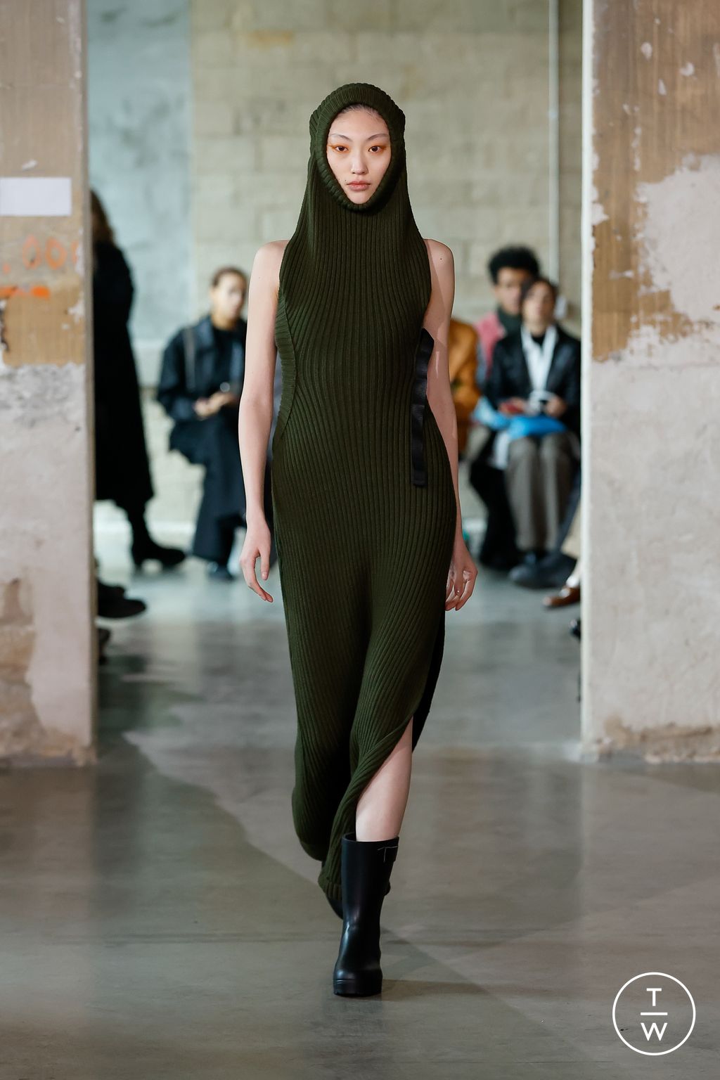 Fashion Week Paris Fall/Winter 2023 look 8 from the Duran Lantink collection womenswear