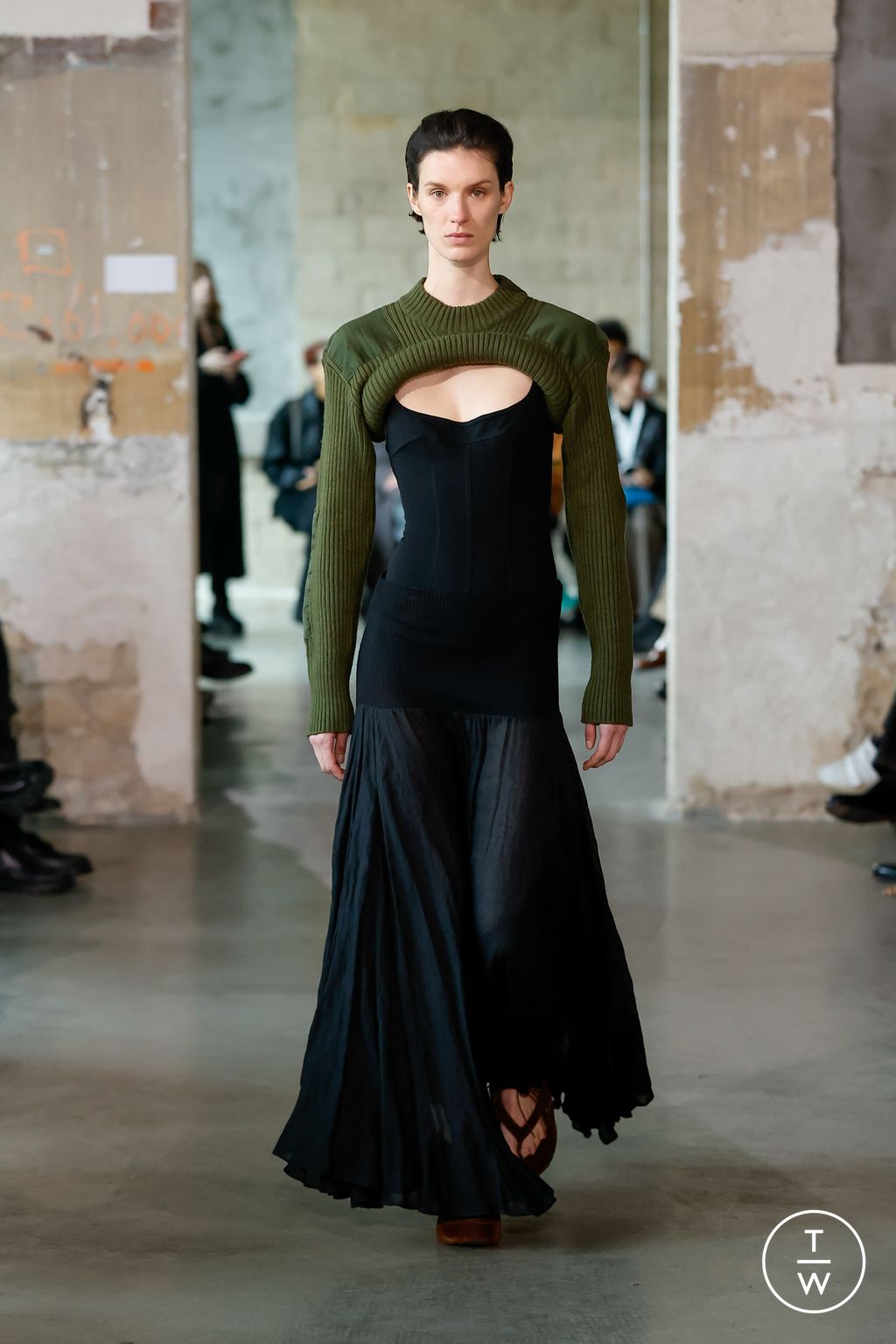 Fashion Week Paris Fall/Winter 2023 look 10 de la collection Duran Lantink womenswear