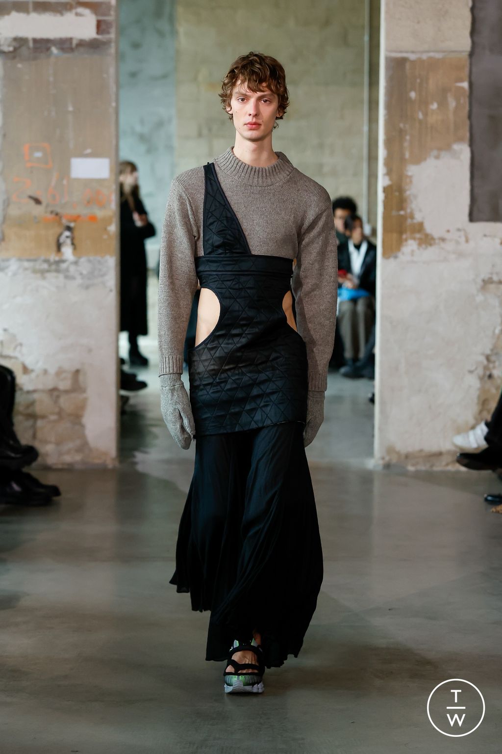 Fashion Week Paris Fall/Winter 2023 look 13 de la collection Duran Lantink womenswear