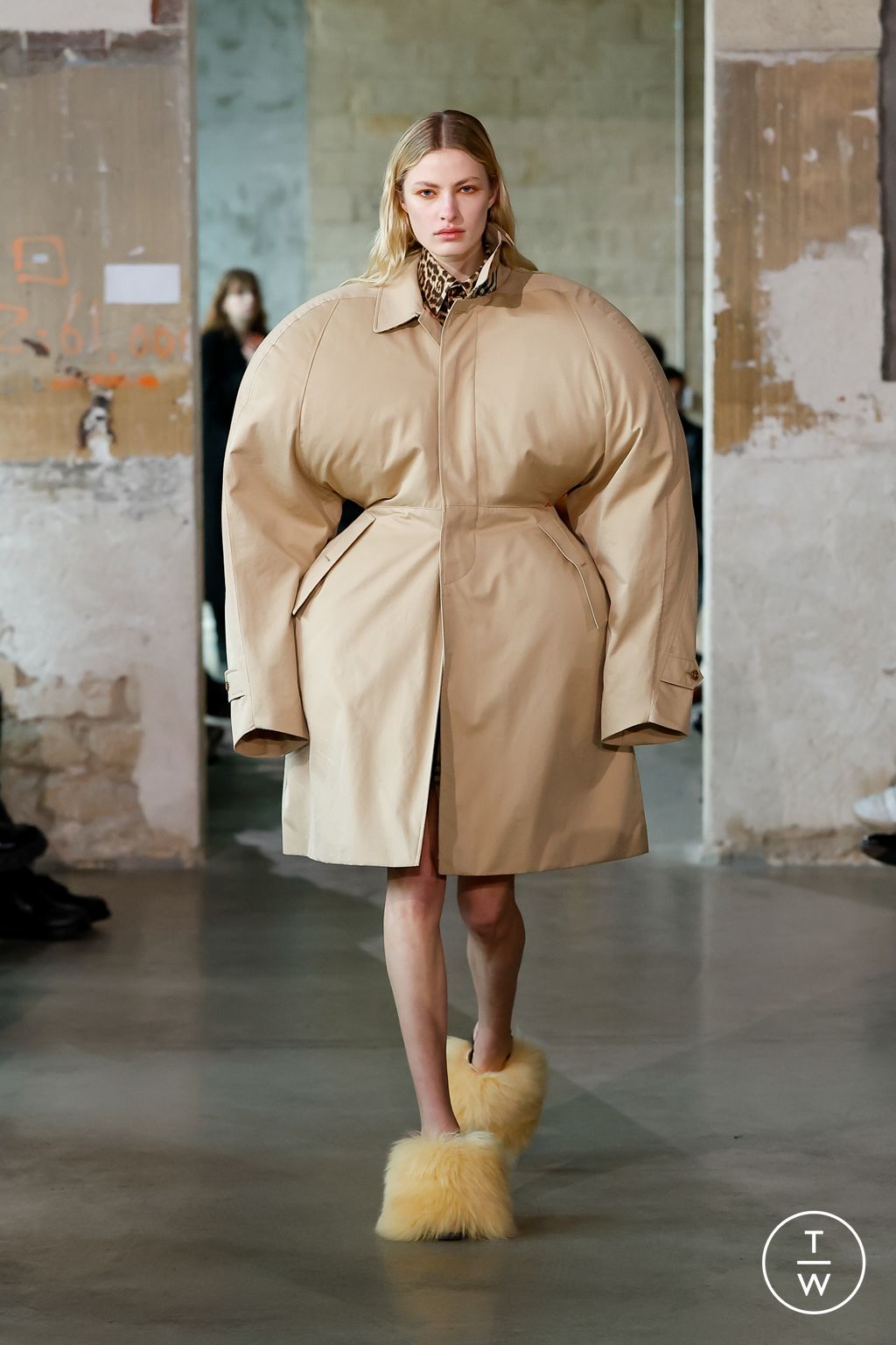 Fashion Week Paris Fall/Winter 2023 look 18 de la collection Duran Lantink womenswear