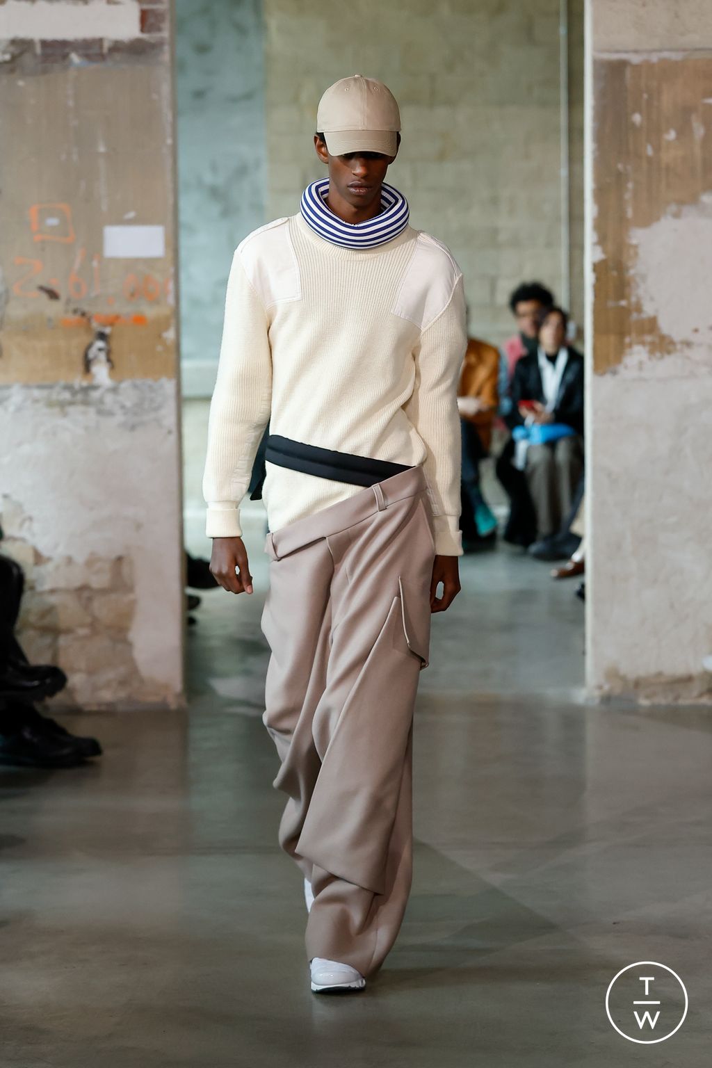 Fashion Week Paris Fall/Winter 2023 look 20 from the Duran Lantink collection womenswear