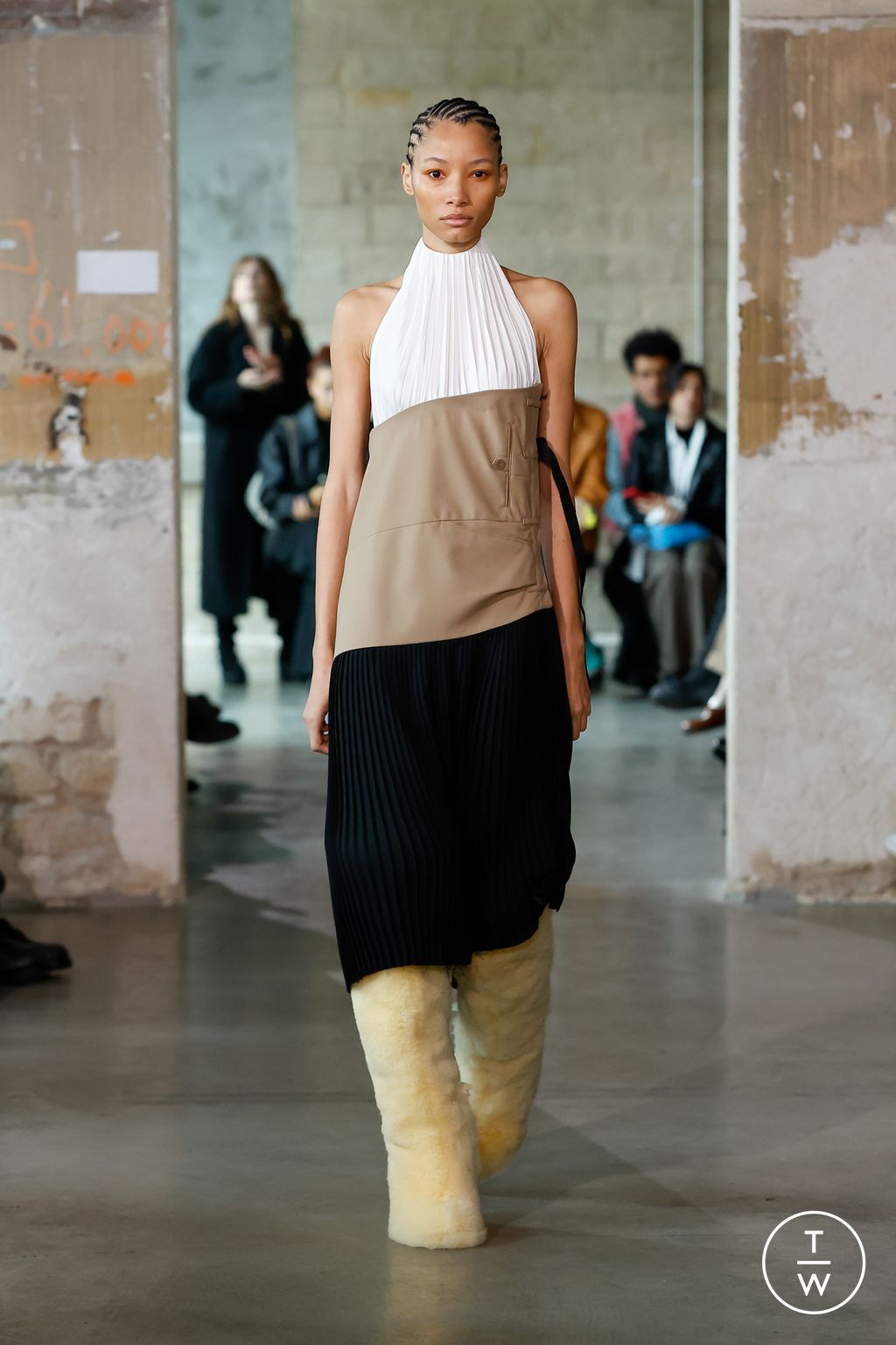 Fashion Week Paris Fall/Winter 2023 look 21 de la collection Duran Lantink womenswear