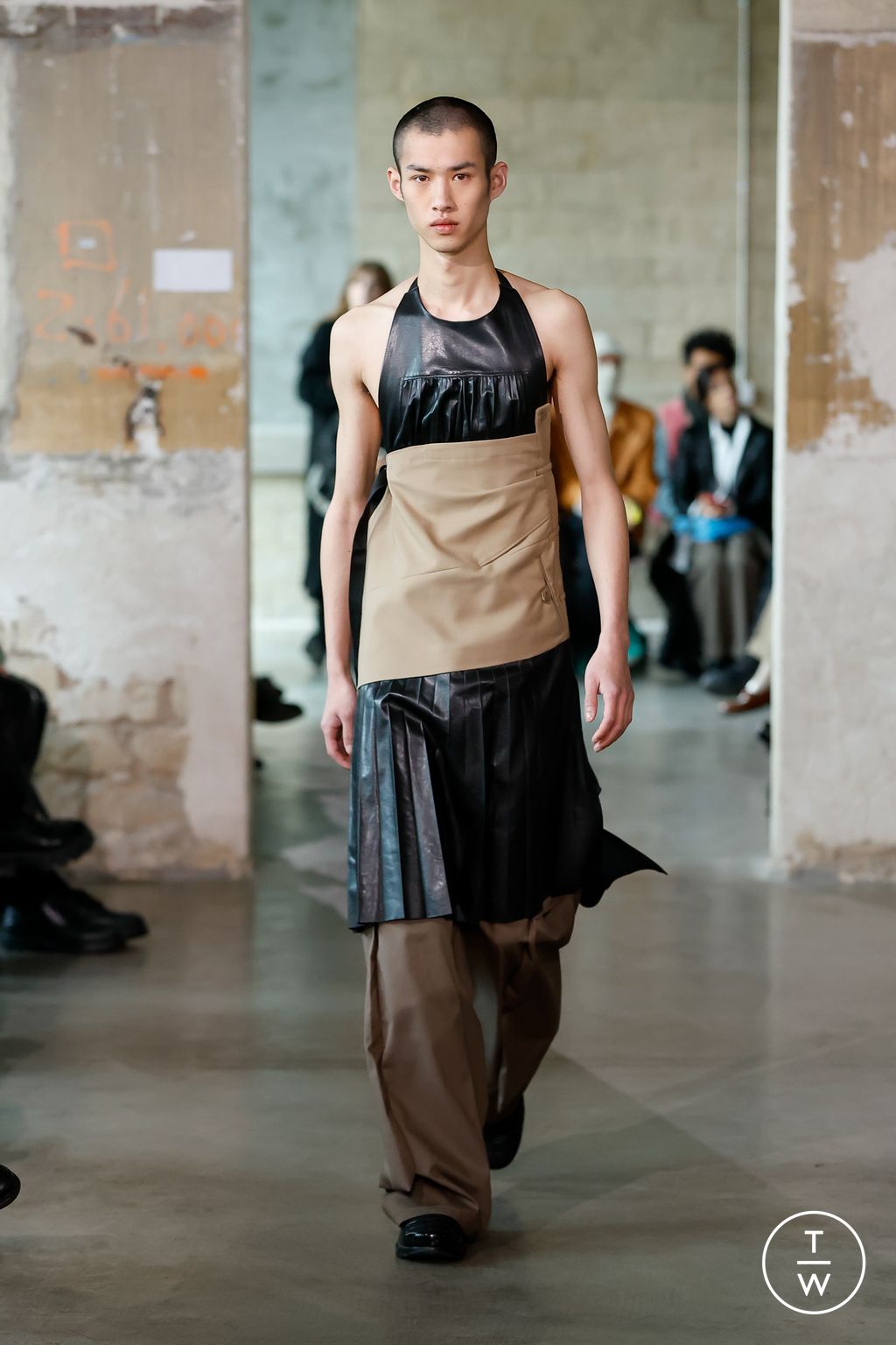 Fashion Week Paris Fall/Winter 2023 look 22 from the Duran Lantink collection 女装