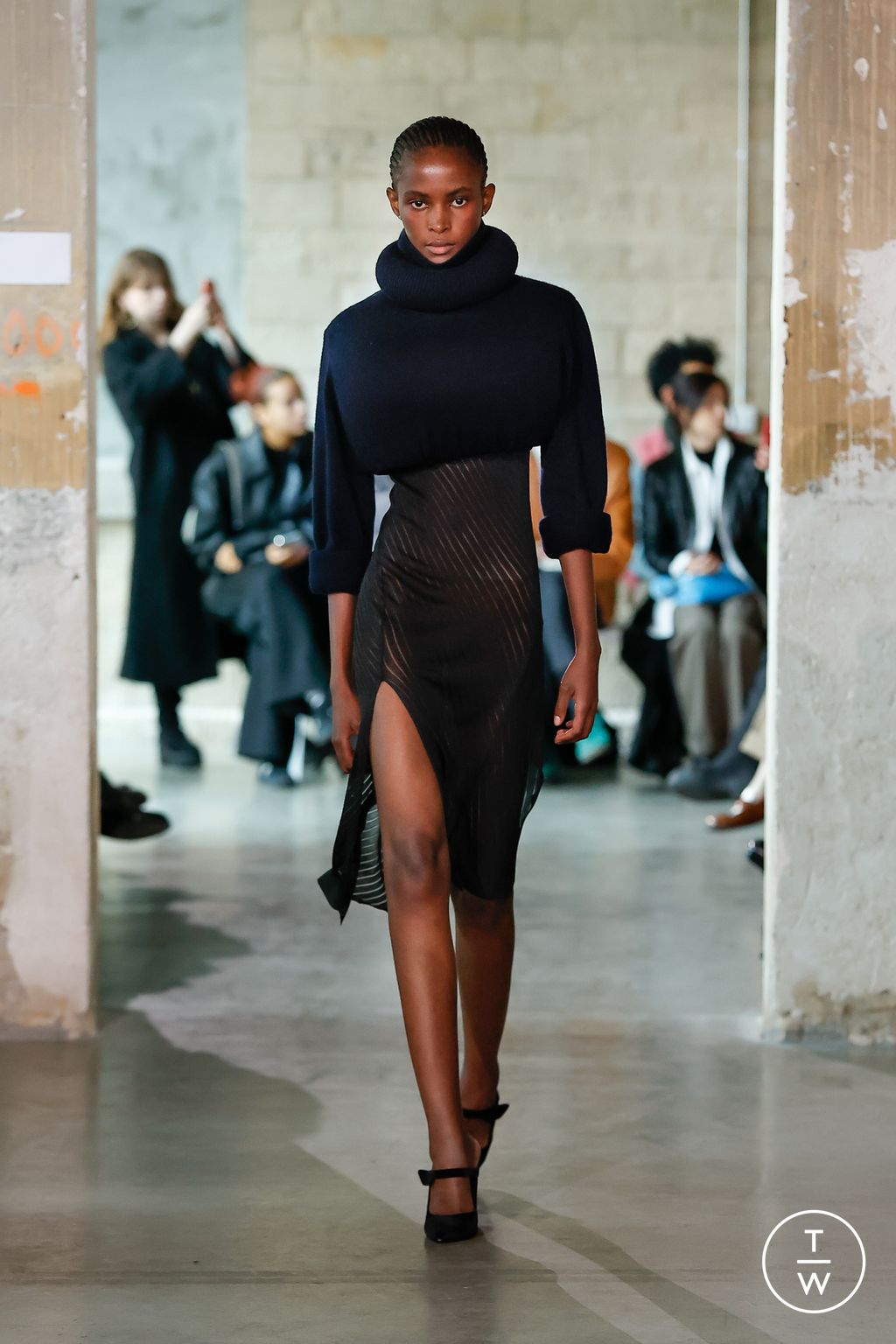 Fashion Week Paris Fall/Winter 2023 look 25 from the Duran Lantink collection 女装