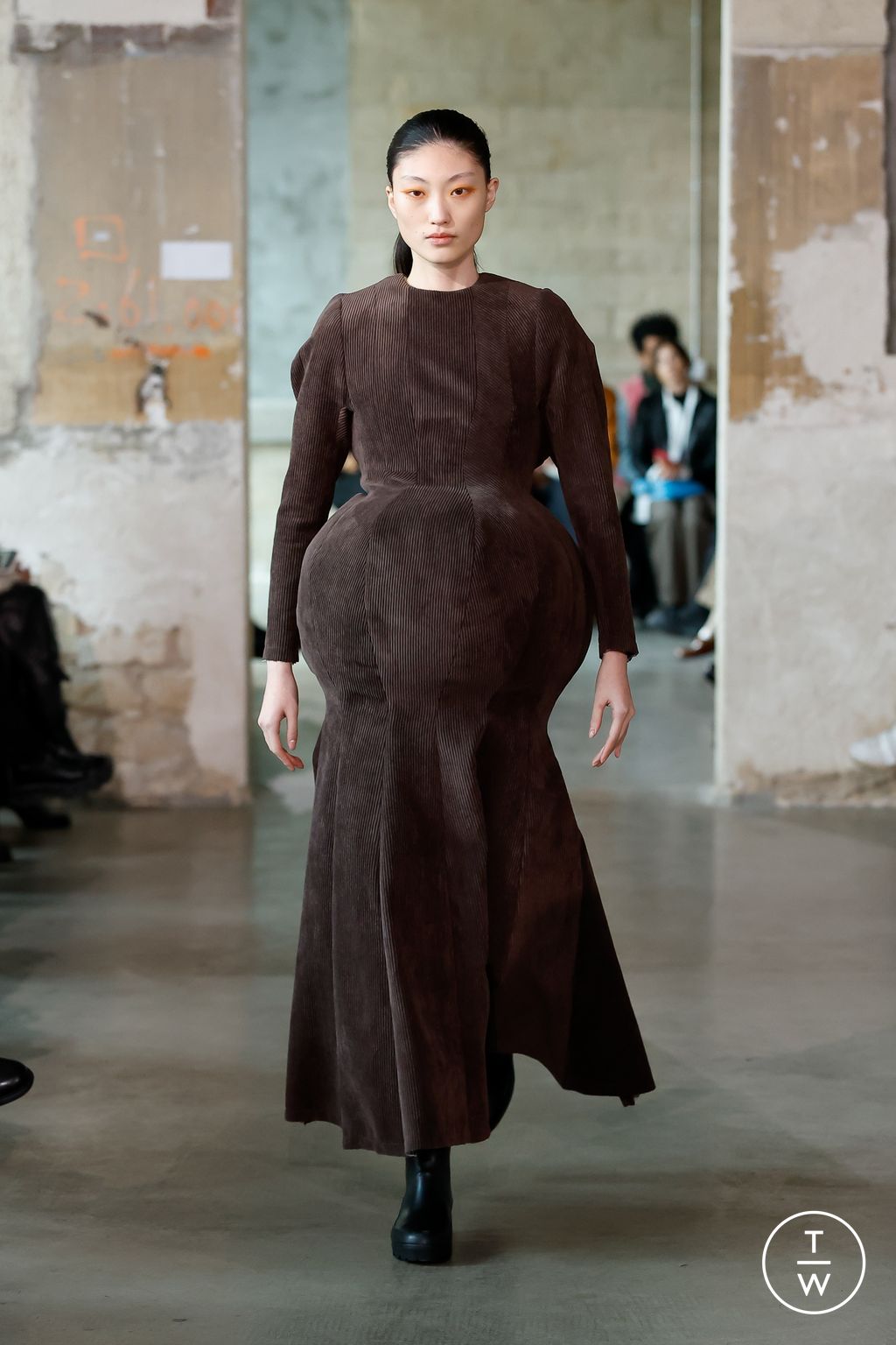 Fashion Week Paris Fall/Winter 2023 look 27 from the Duran Lantink collection womenswear