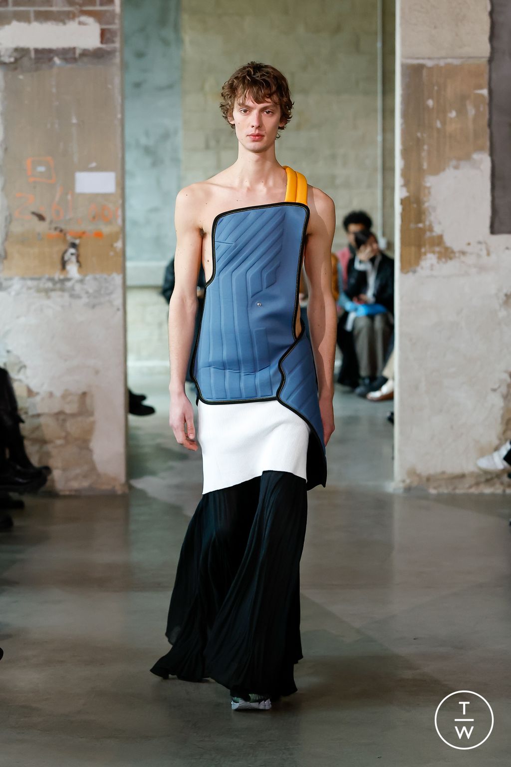 Fashion Week Paris Fall/Winter 2023 look 31 de la collection Duran Lantink womenswear