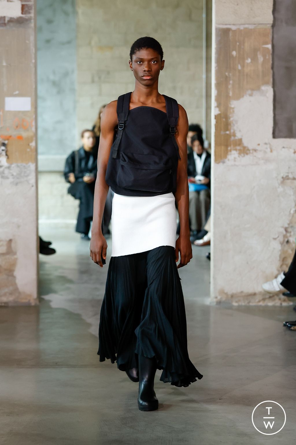 Fashion Week Paris Fall/Winter 2023 look 32 de la collection Duran Lantink womenswear