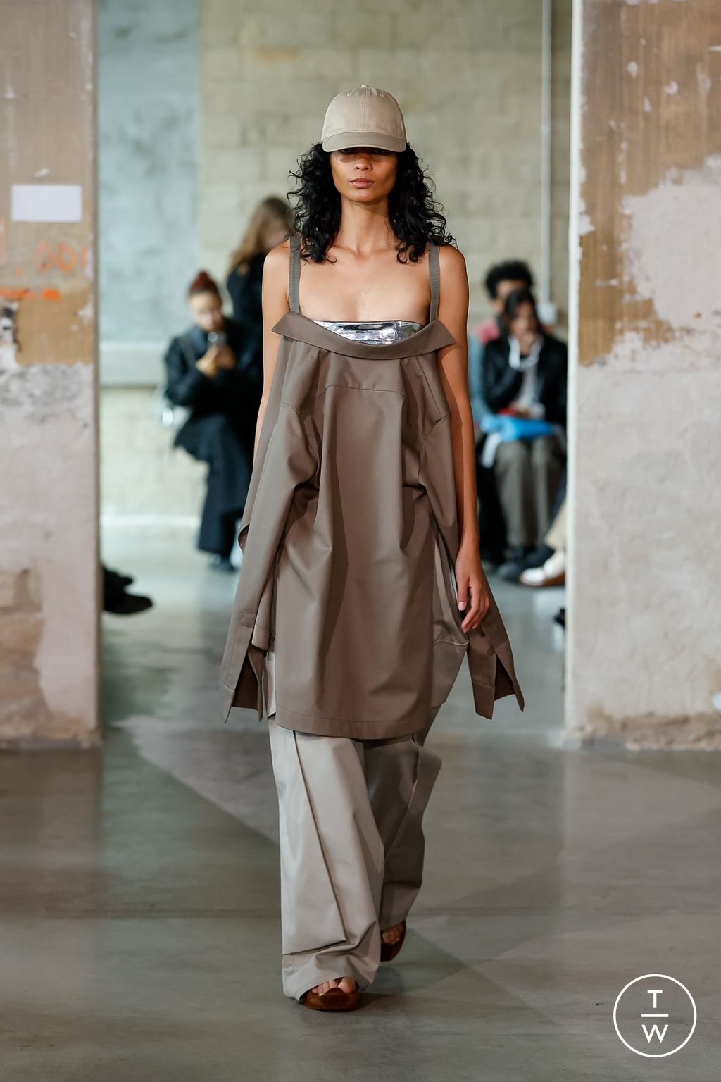 Fashion Week Paris Fall/Winter 2023 look 33 de la collection Duran Lantink womenswear