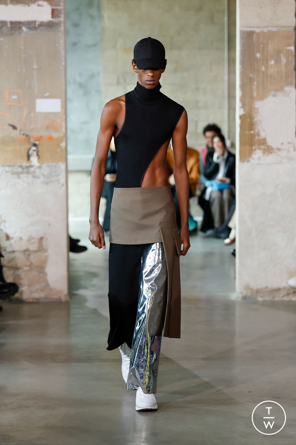 Fashion Week Paris Fall/Winter 2023 look 34 from the Duran Lantink collection 女装