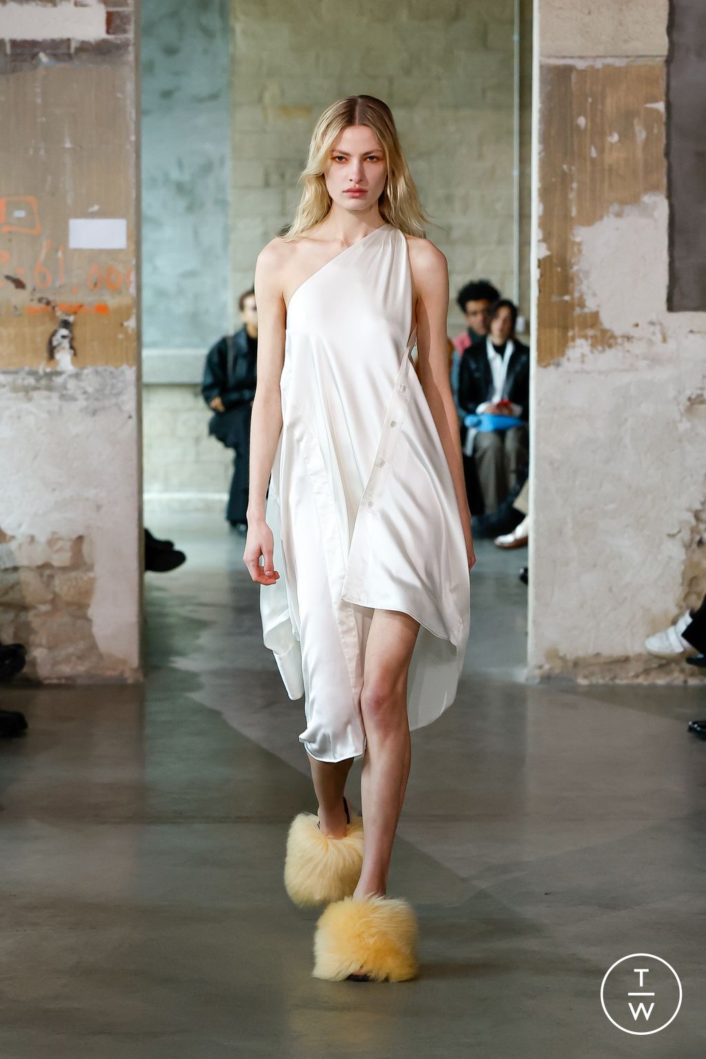 Fashion Week Paris Fall/Winter 2023 look 36 de la collection Duran Lantink womenswear