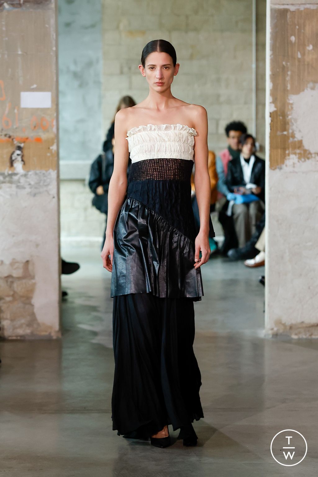 Fashion Week Paris Fall/Winter 2023 look 39 from the Duran Lantink collection 女装