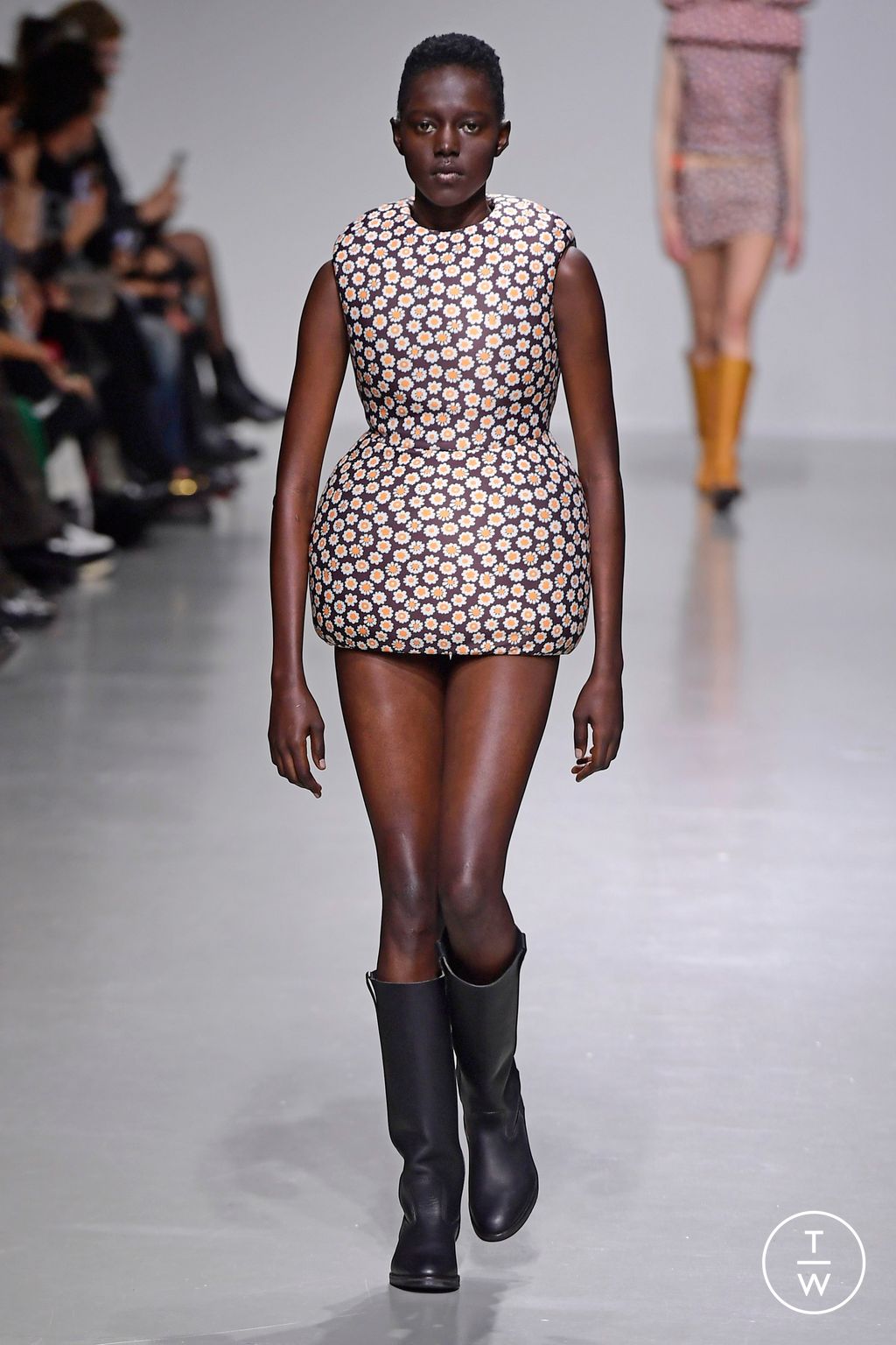 Fashion Week Paris Spring/Summer 2024 look 1 de la collection Duran Lantink womenswear
