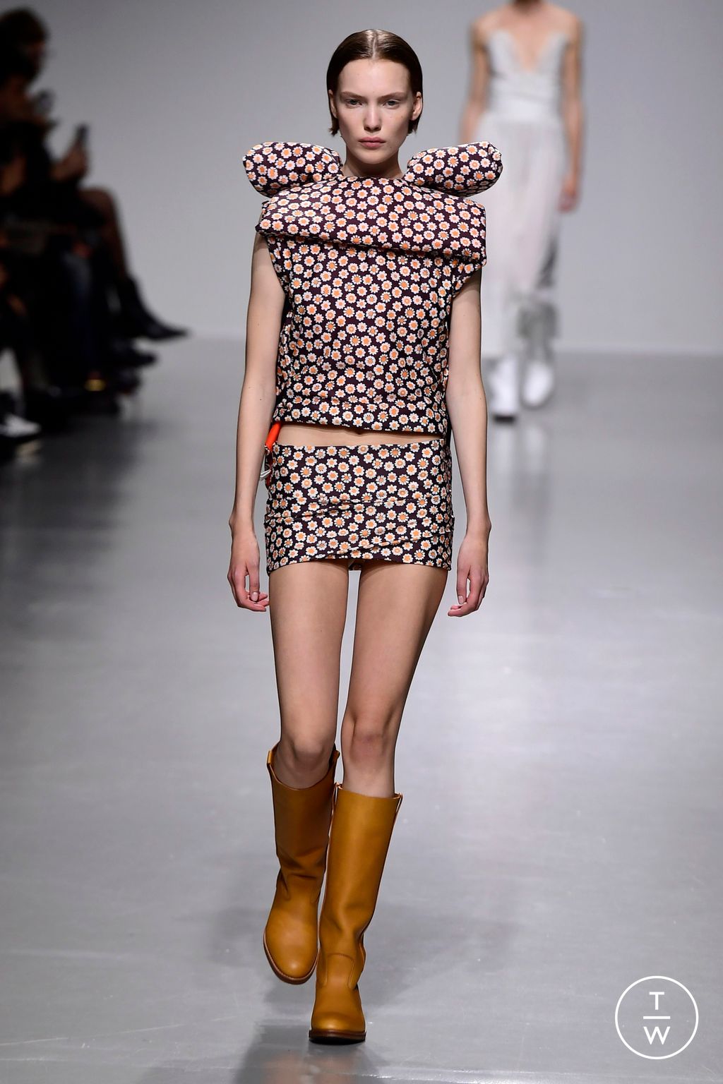 Fashion Week Paris Spring/Summer 2024 look 2 de la collection Duran Lantink womenswear