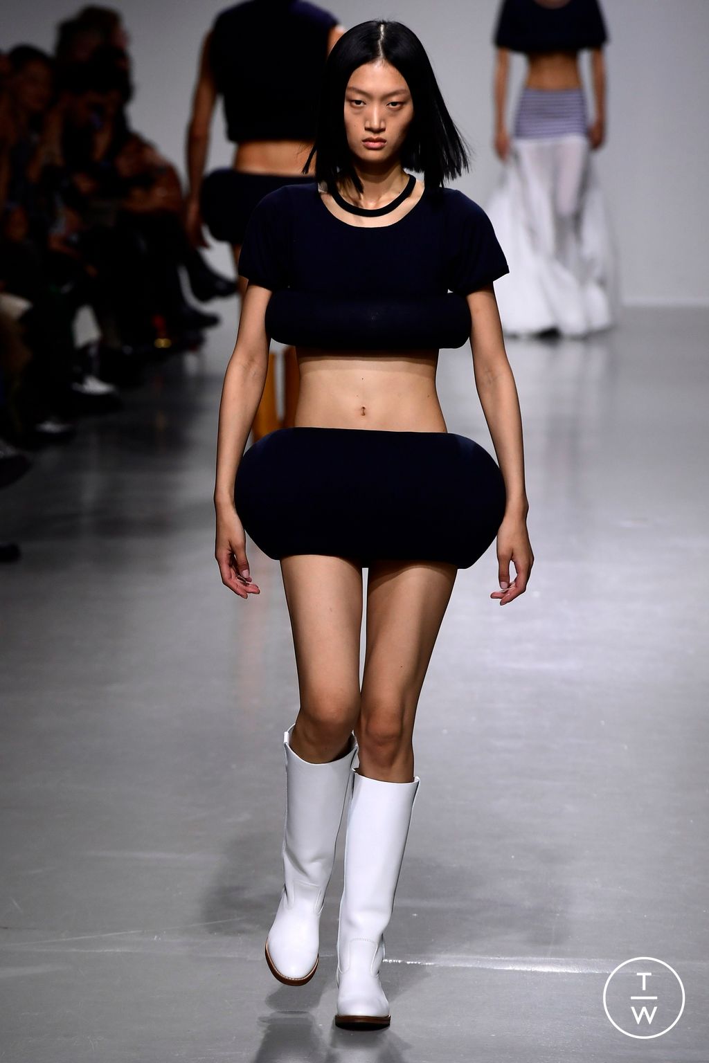 Fashion Week Paris Spring/Summer 2024 look 11 de la collection Duran Lantink womenswear