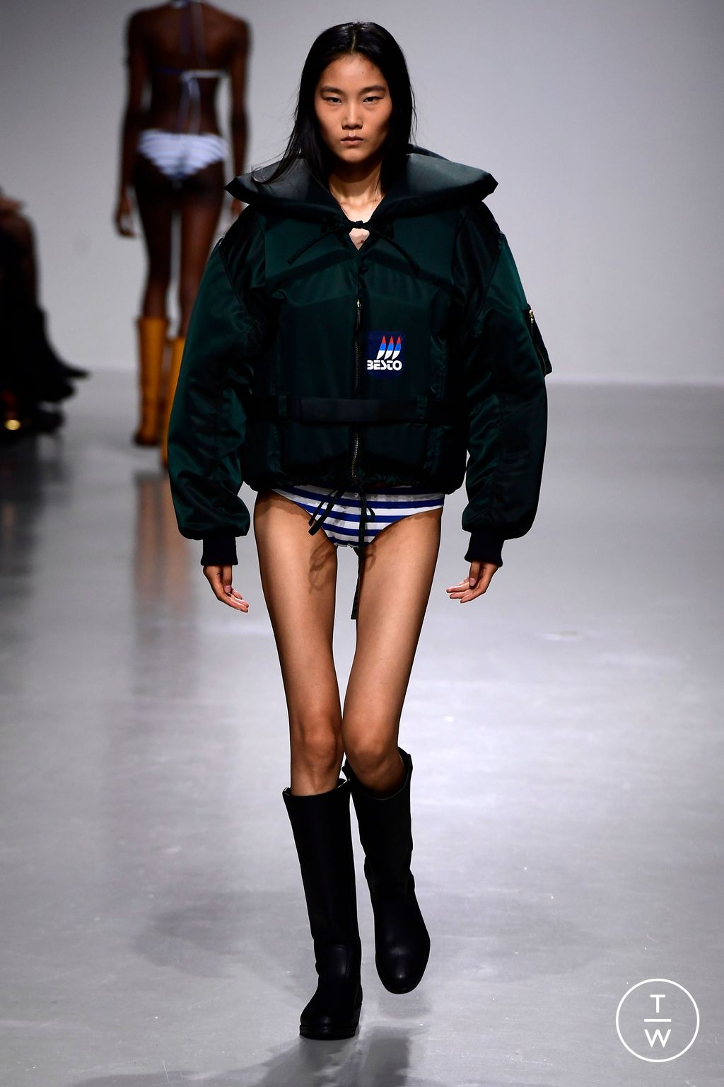 Fashion Week Paris Spring/Summer 2024 look 15 de la collection Duran Lantink womenswear