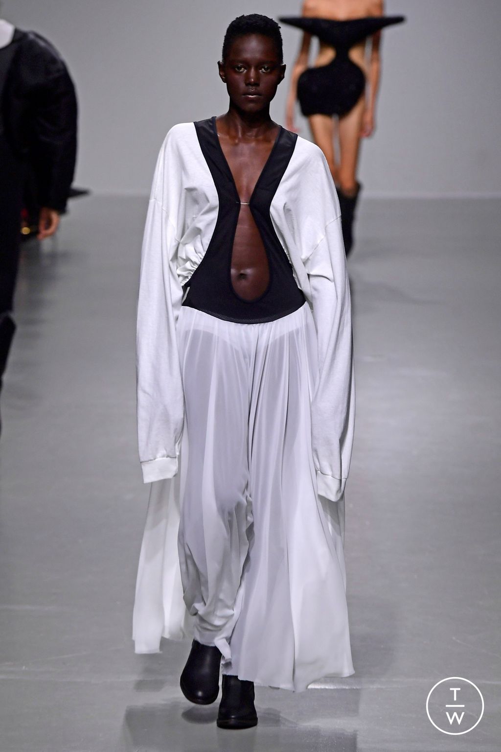 Fashion Week Paris Spring/Summer 2024 look 19 from the Duran Lantink collection 女装