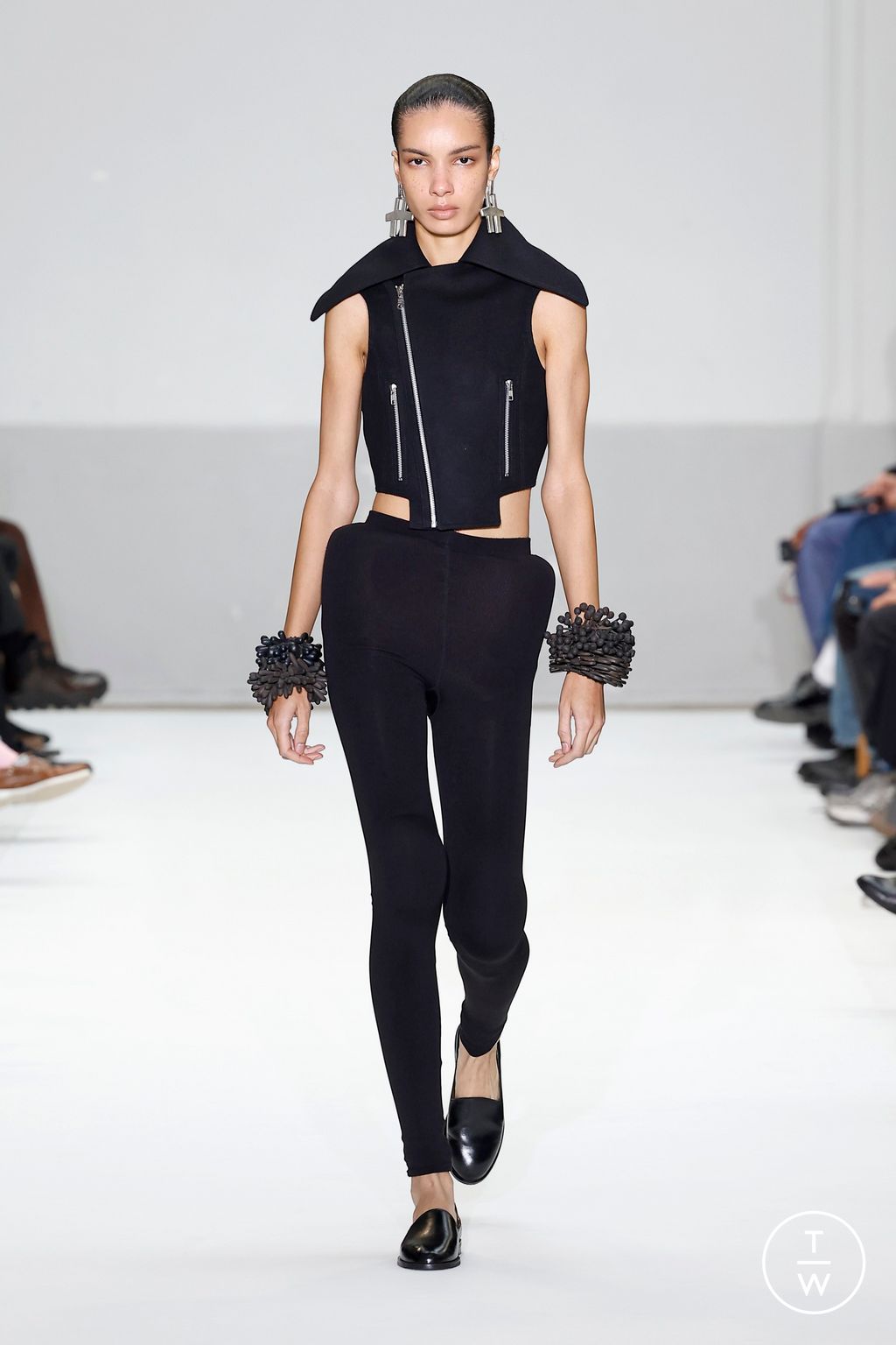 Fashion Week Paris Spring/Summer 2025 look 4 from the Duran Lantink collection womenswear