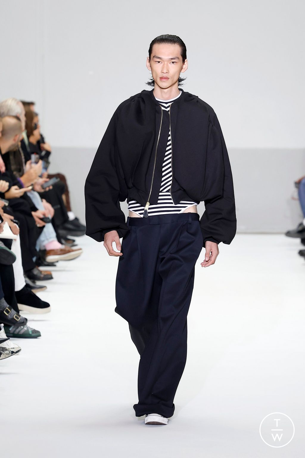 Fashion Week Paris Spring-Summer 2025 look 12 de la collection Duran Lantink womenswear