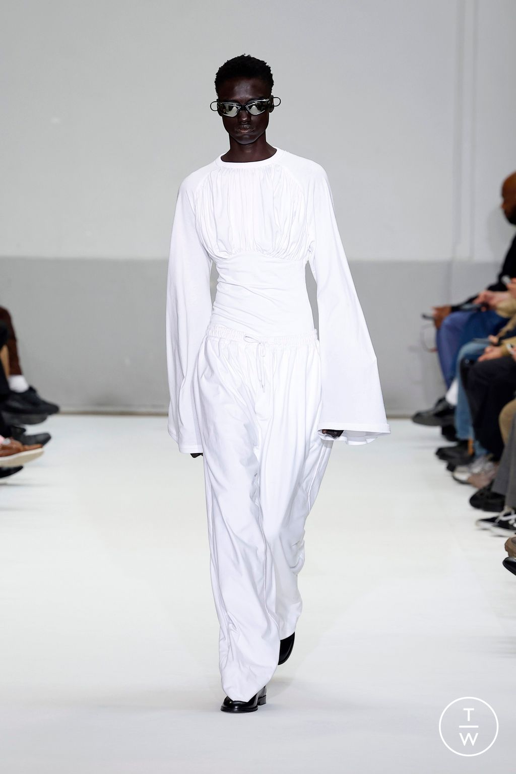 Fashion Week Paris Spring/Summer 2025 look 17 from the Duran Lantink collection 女装
