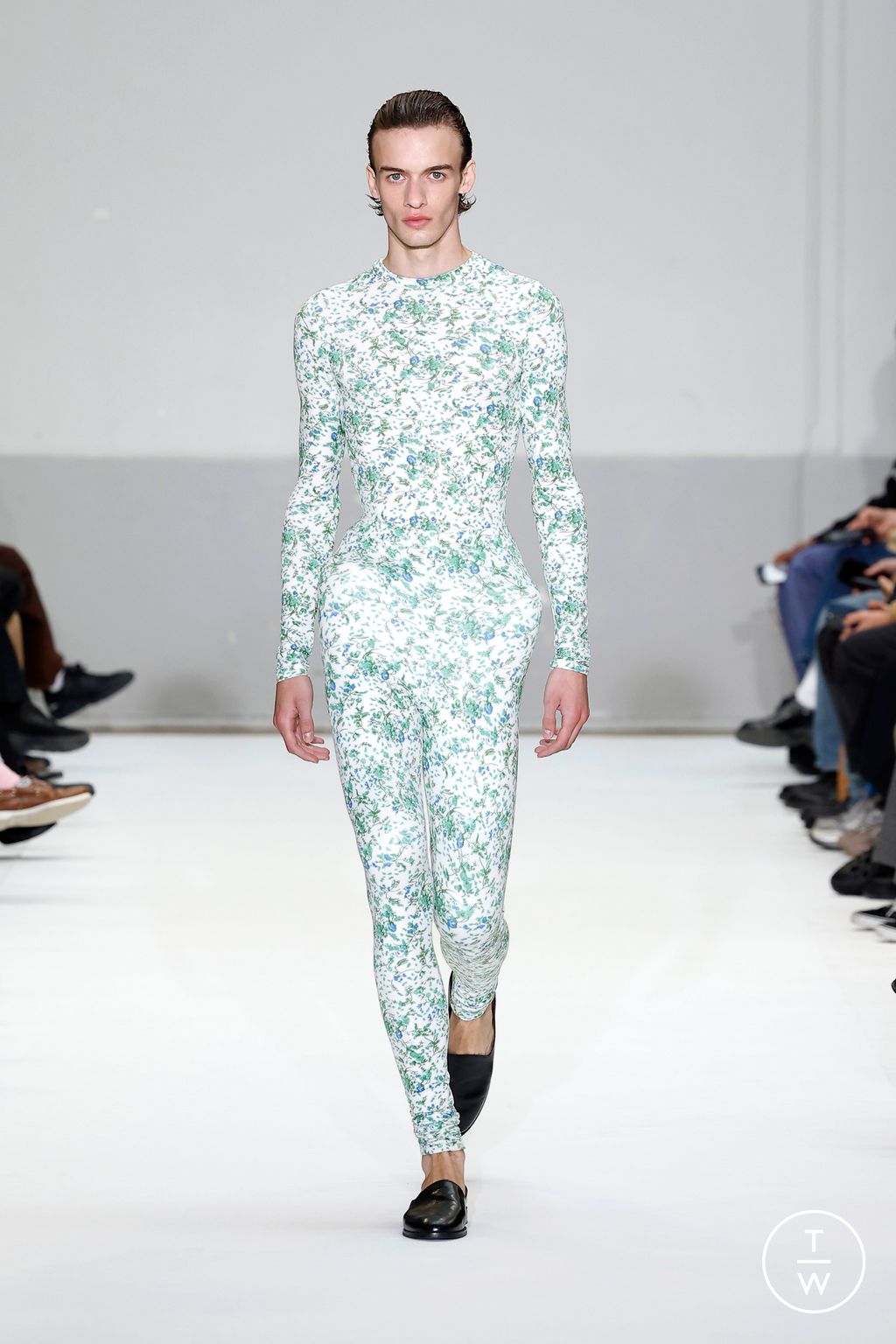 Fashion Week Paris Spring/Summer 2025 look 22 from the Duran Lantink collection womenswear