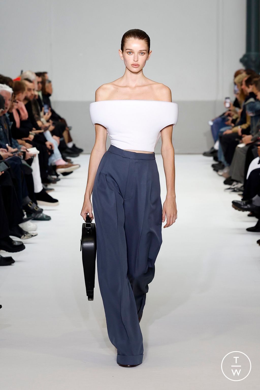 Fashion Week Paris Spring/Summer 2025 look 28 from the Duran Lantink collection womenswear