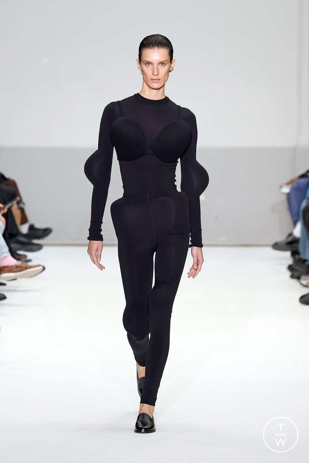 Fashion Week Paris Spring/Summer 2025 look 32 from the Duran Lantink collection womenswear
