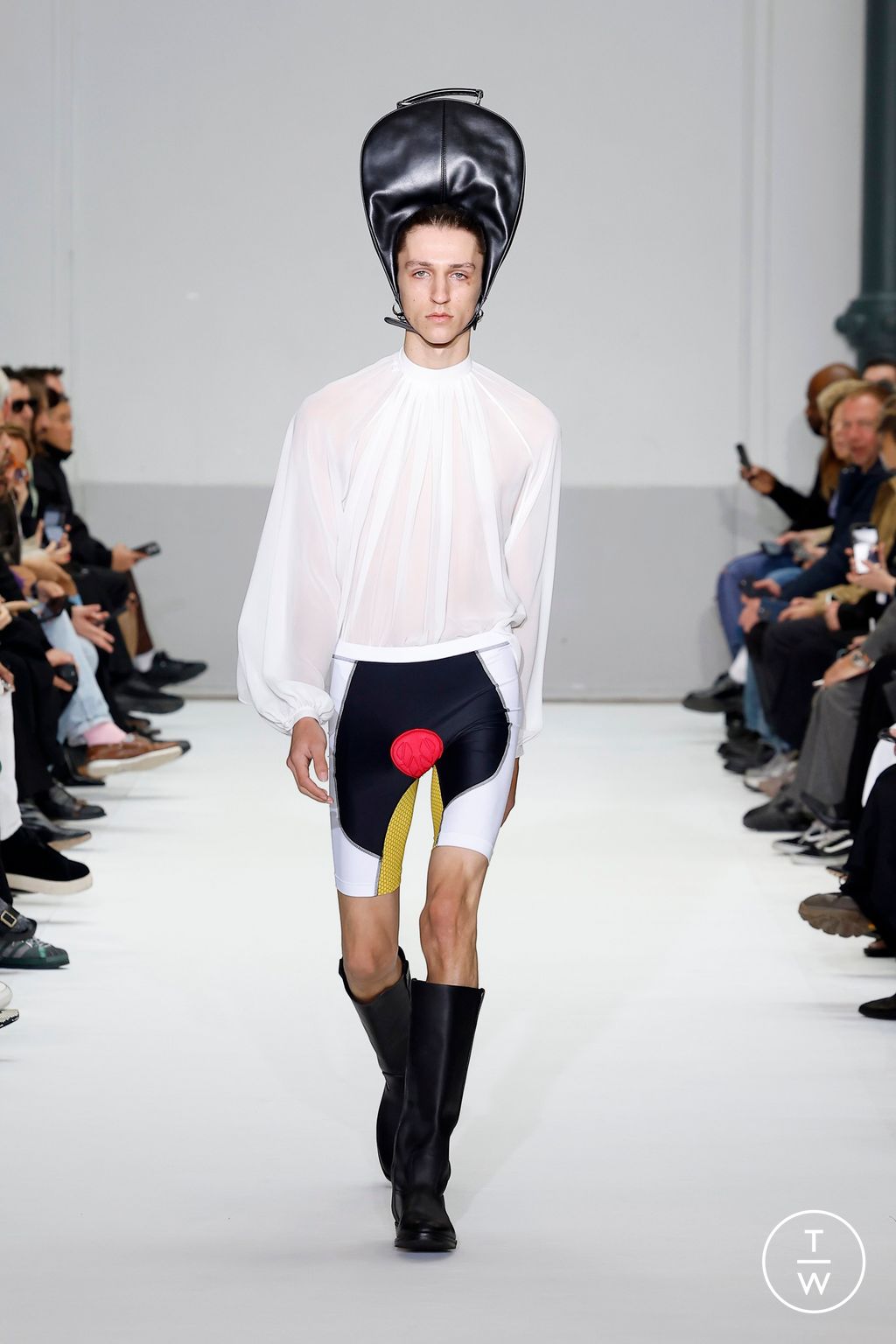 Fashion Week Paris Spring-Summer 2025 look 33 from the Duran Lantink collection womenswear