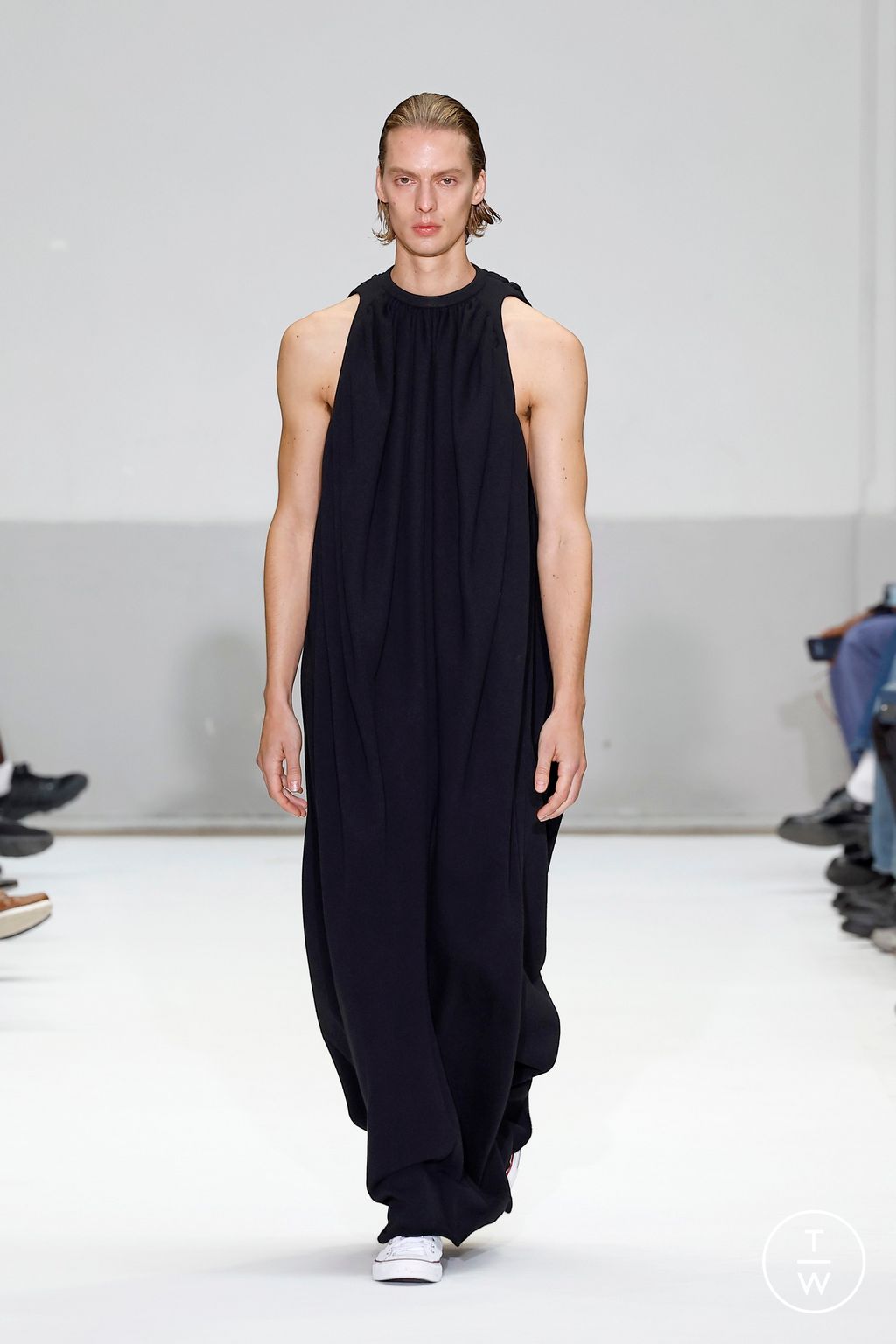 Fashion Week Paris Spring/Summer 2025 look 37 from the Duran Lantink collection womenswear