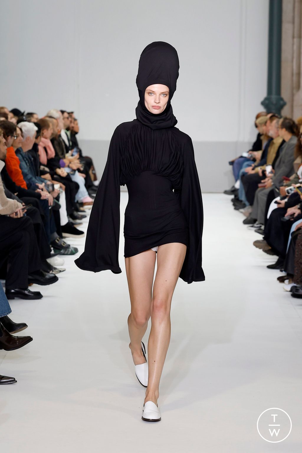 Fashion Week Paris Spring/Summer 2025 look 38 from the Duran Lantink collection 女装