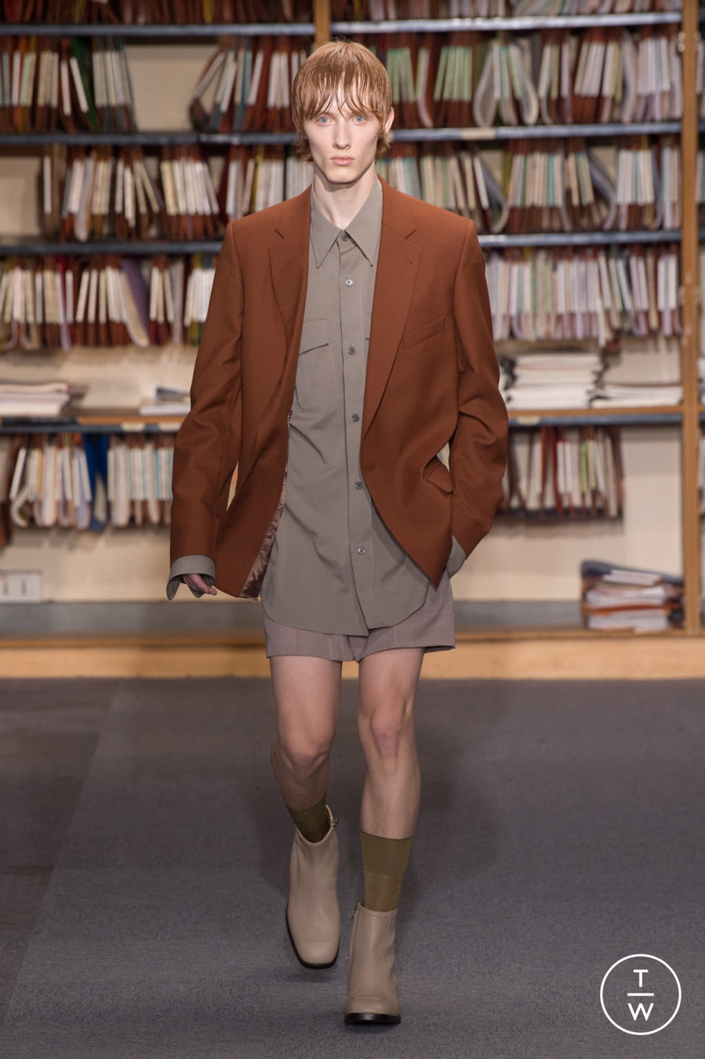 Fashion Week Paris Spring/Summer 2018 look 1 from the Dries Van Noten collection 男装