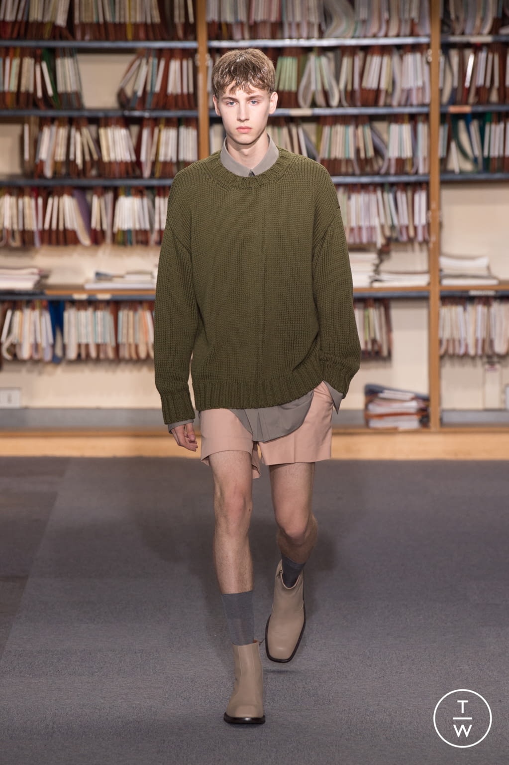Fashion Week Paris Spring/Summer 2018 look 3 from the Dries Van Noten collection 男装