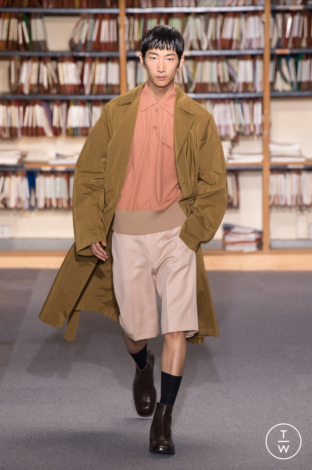 Fashion Week Paris Spring/Summer 2018 look 6 from the Dries Van Noten collection 男装