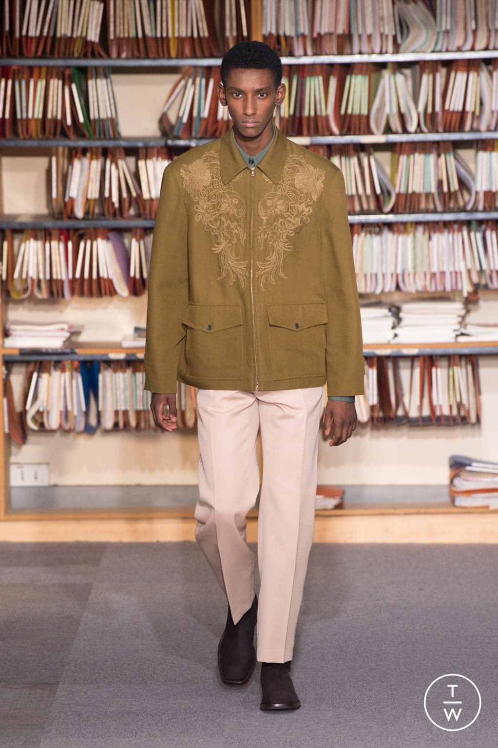 Fashion Week Paris Spring/Summer 2018 look 8 from the Dries Van Noten collection 男装