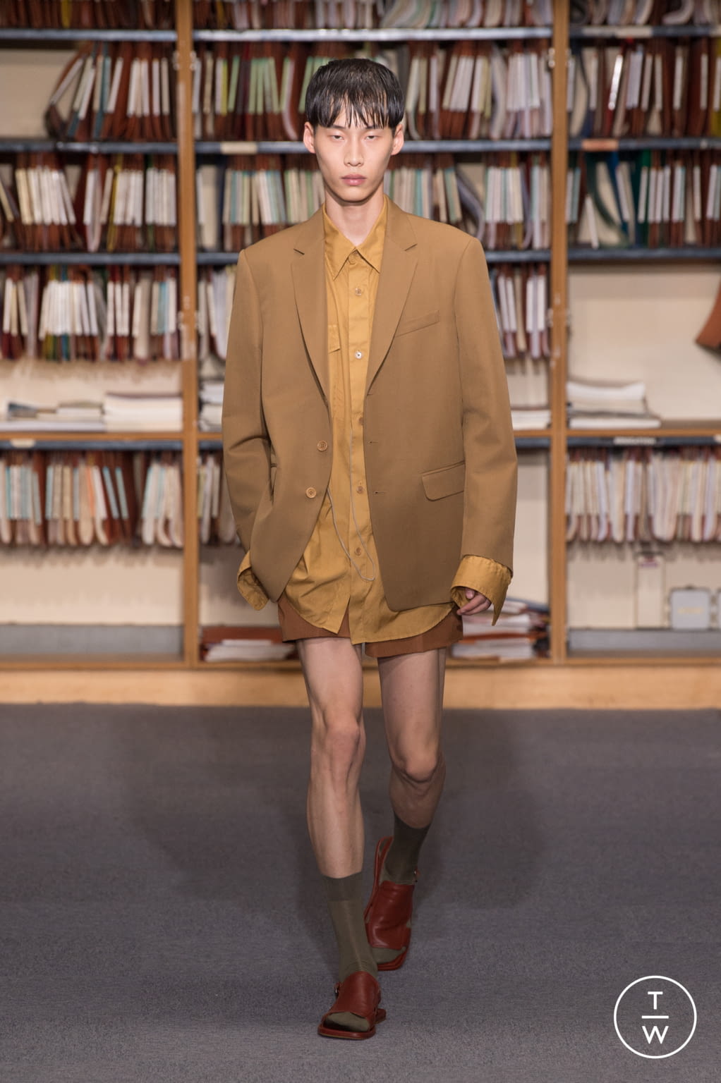 Fashion Week Paris Spring/Summer 2018 look 11 from the Dries Van Noten collection 男装