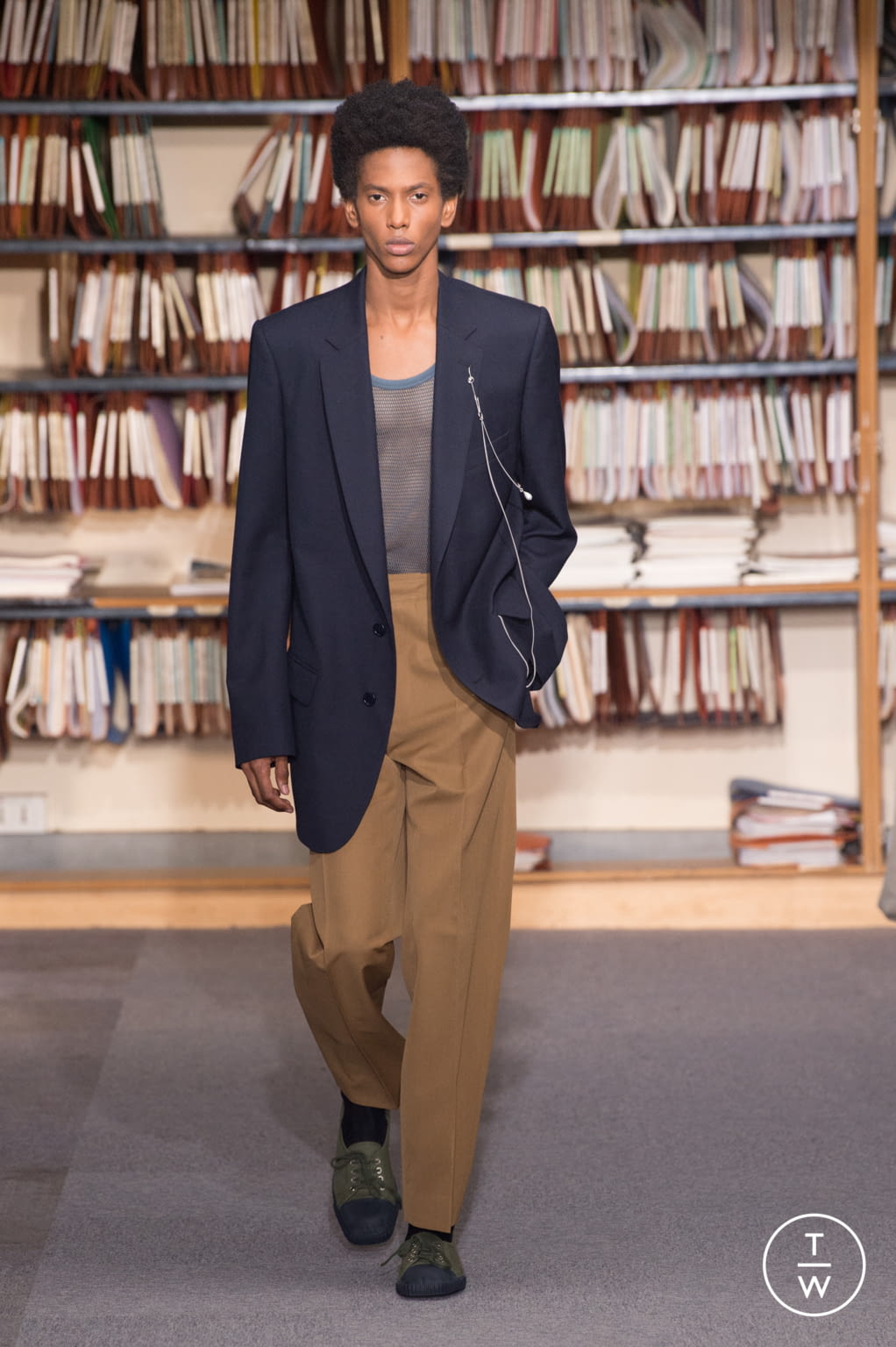 Fashion Week Paris Spring/Summer 2018 look 14 from the Dries Van Noten collection 男装